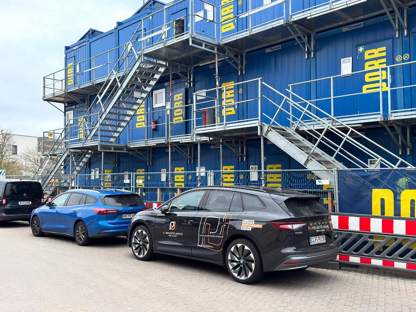 Die PU Projektplanung baut eine flexible Zutrittskontrolle für moderne Büros und Baustellen ein.